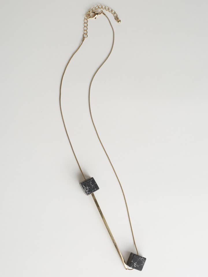 Le collier Bodega pour la vente par This Is Alaya