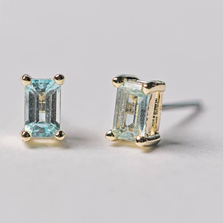 Puces d'oreilles Florence - Topaze bleue pour la vente par Heilo Jewelry