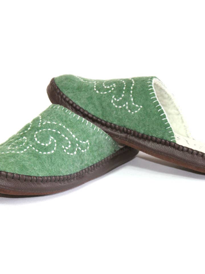 Chaussons en feutre vert pour la vente par Mongulai