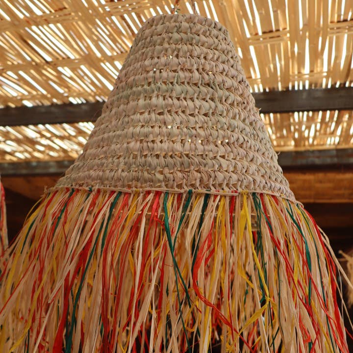 Néda - Wholesale Kroonluchter/hangend licht - Handgemaakte raffiahanglamp met meerkleurige bohemian franjes2