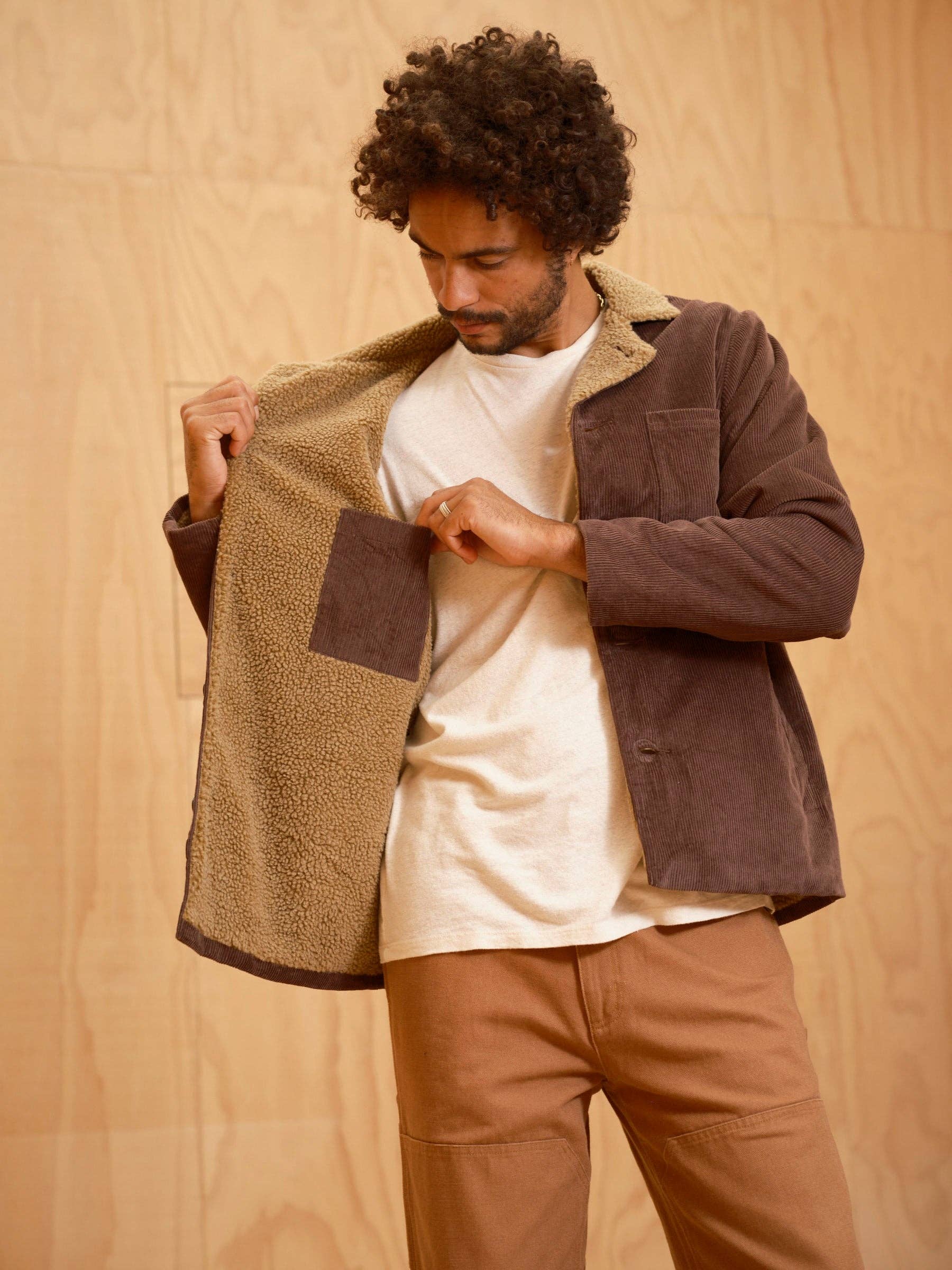 Dunkelbrauner Cordstoff Mack-Jacke für den Großhandel auf Faire1