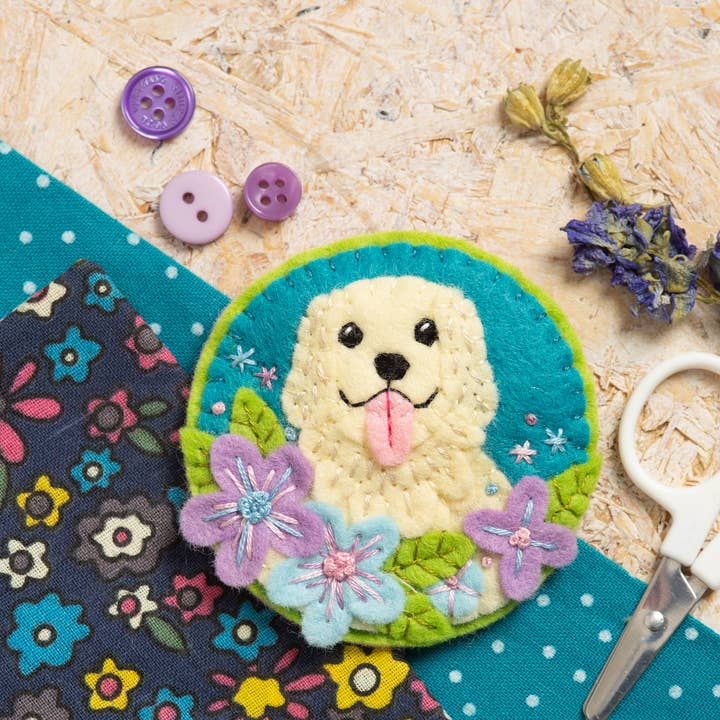 Kit de Broche en Feutre Golden Retriever | Kit de Loisirs Créatifs Complet pour la vente par Hawthorn Handmade (US Duties Paid)