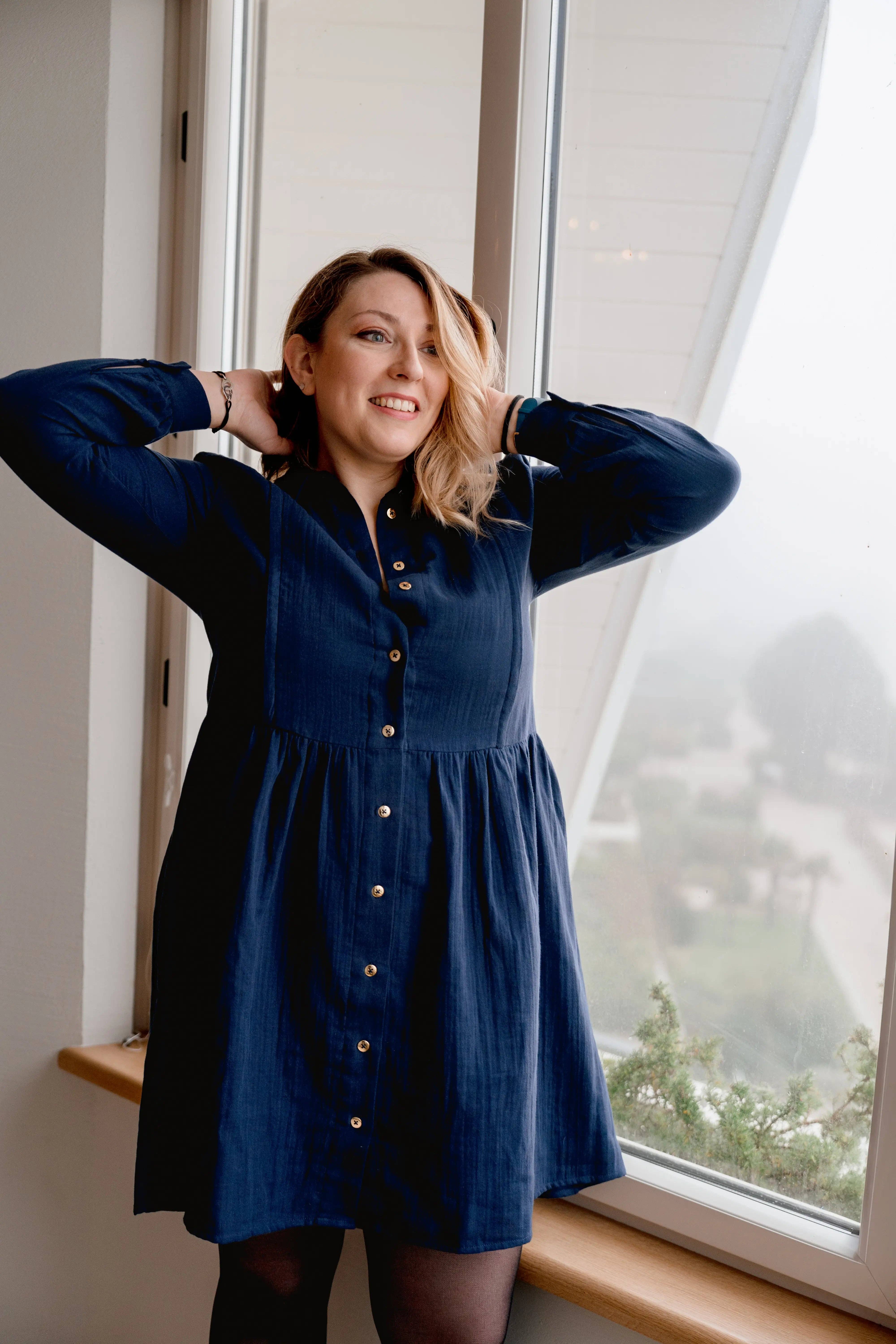 Limky – wholesale Amningsklänning - Mamma – Mamma- och amningsklänning - Marinblå3