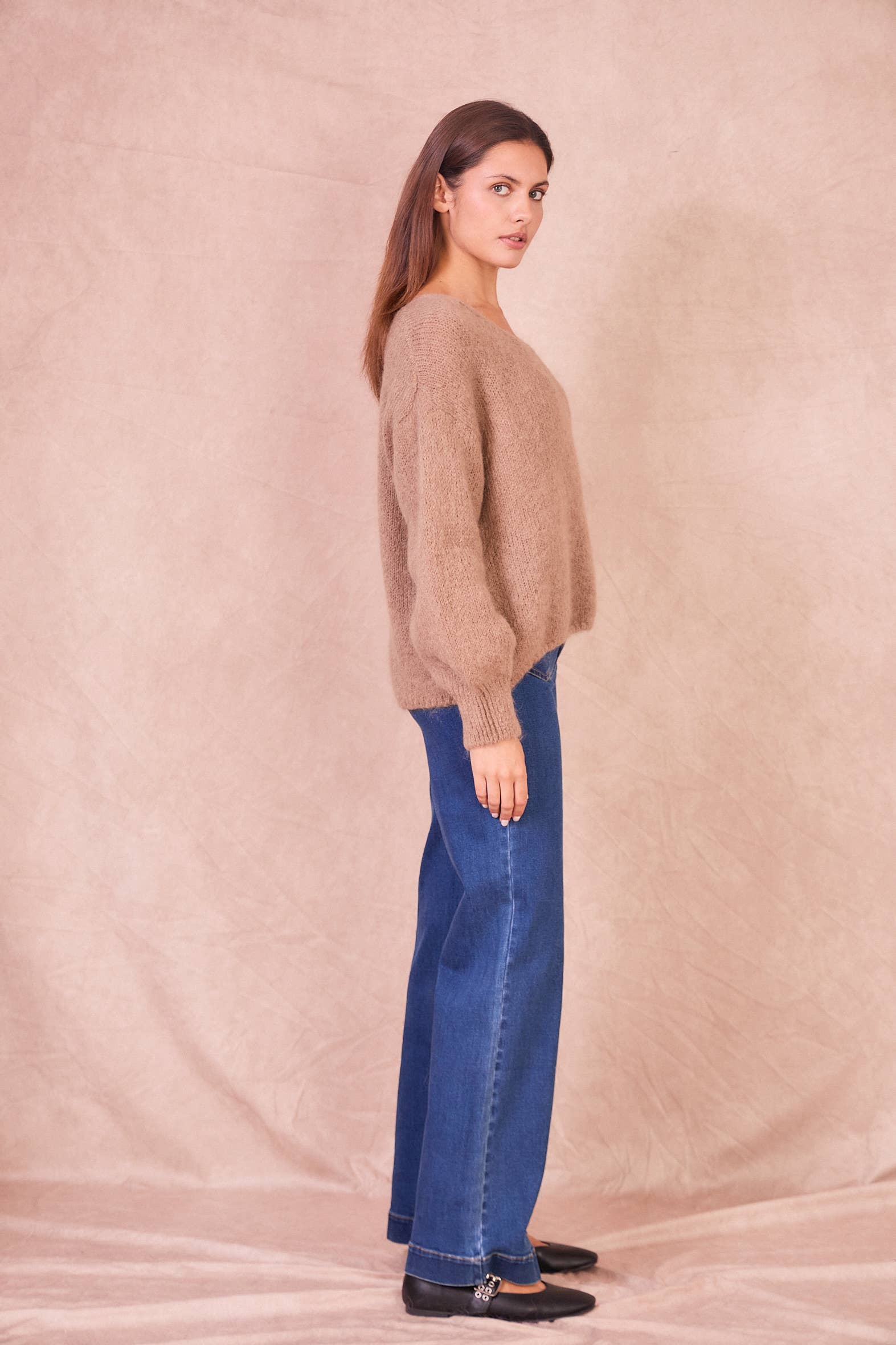 Calie Paris – wholesale Knitted jumper – Women′s – Oversized V-Neck Sweater15