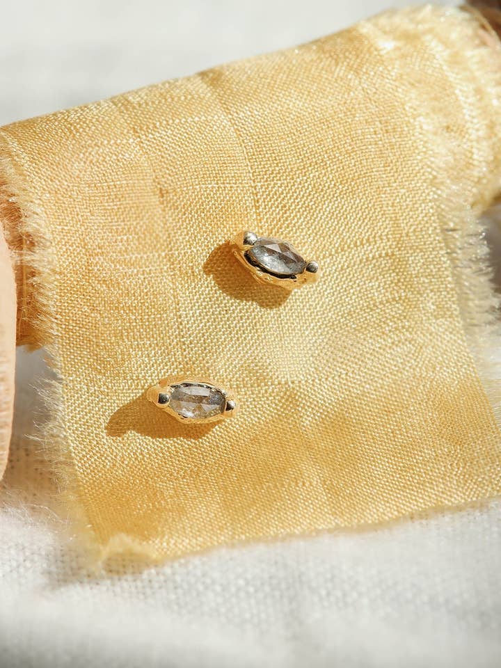Rose Cut Salt och peppar Diamond Marquise dubbar i massivt guld för wholesale av Lacee Alexandra Jewelry