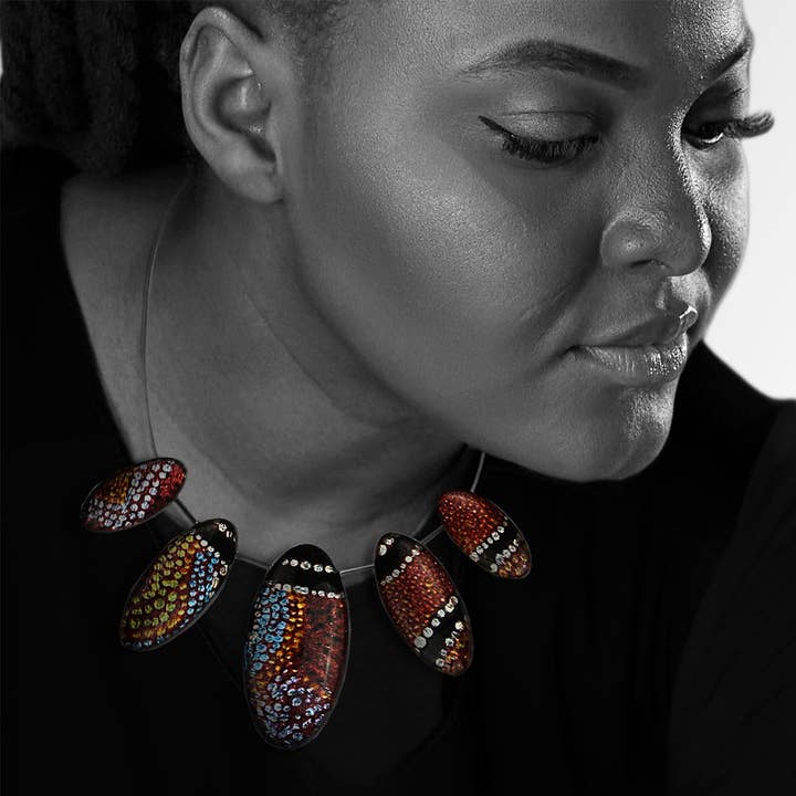 Colar Ajustável Aborígene Otto Laranja & Preto - SD205W por atacado de Mo Resin