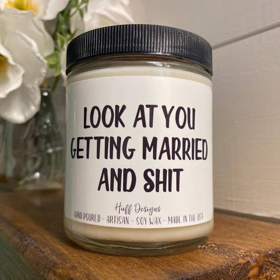 Se på dig, der bliver gift og lort/Bedste ven for engroshandel hos Huff Designs Candle Co