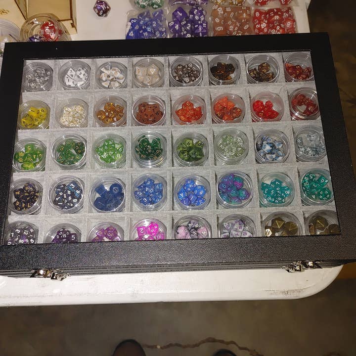 Mini-tärningar (>80 färger) 10 mm för wholesale av Cultivation Games