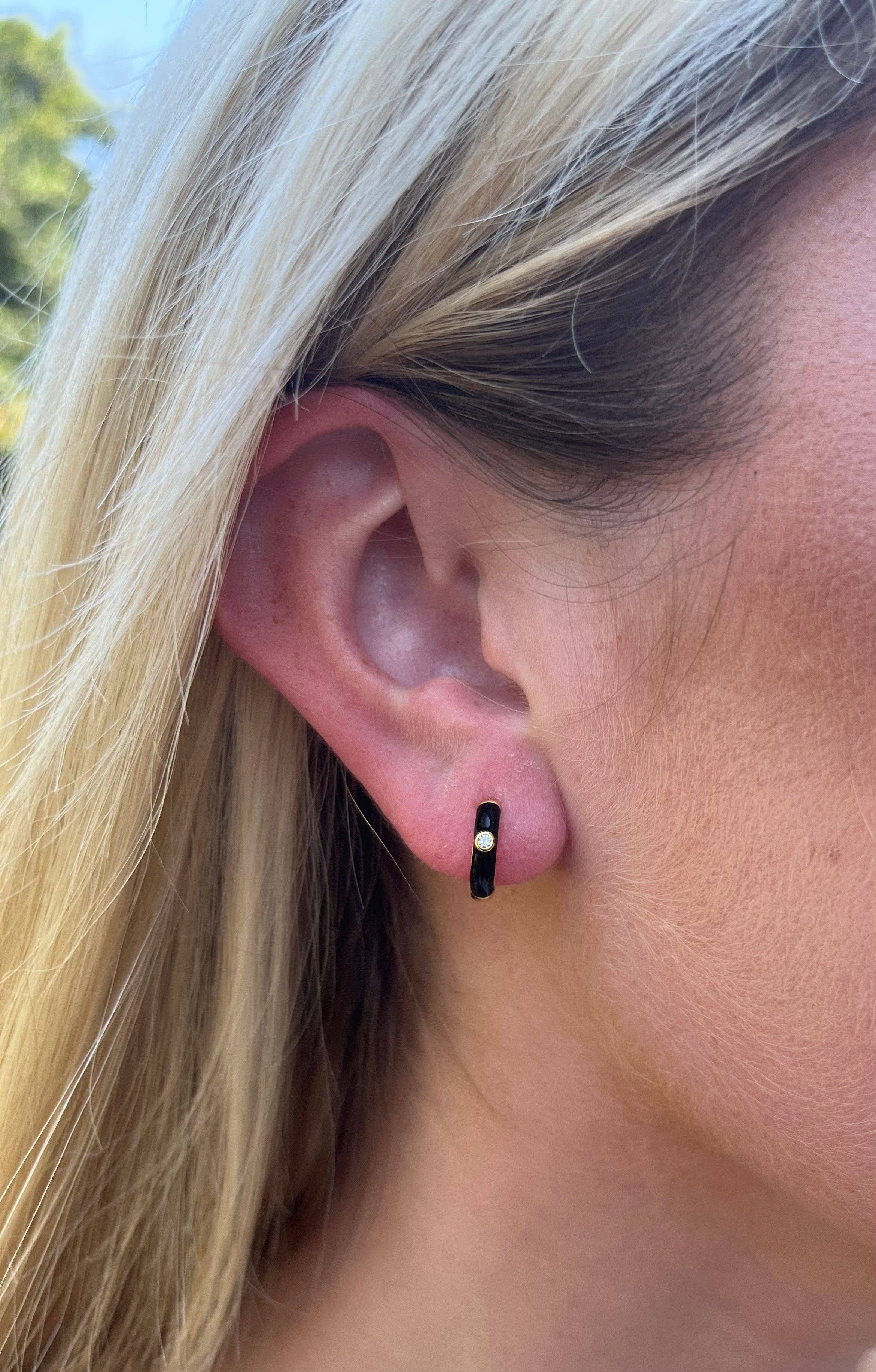 Color Shout - Vente Petits anneaux - Créoles Huggie Kappa Alpha Theta noires1