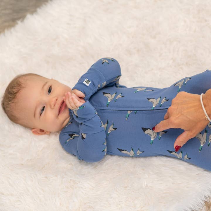 Elmer Fudd Grenouillère à Fermeture Éclair pour la vente par Sweet Bamboo