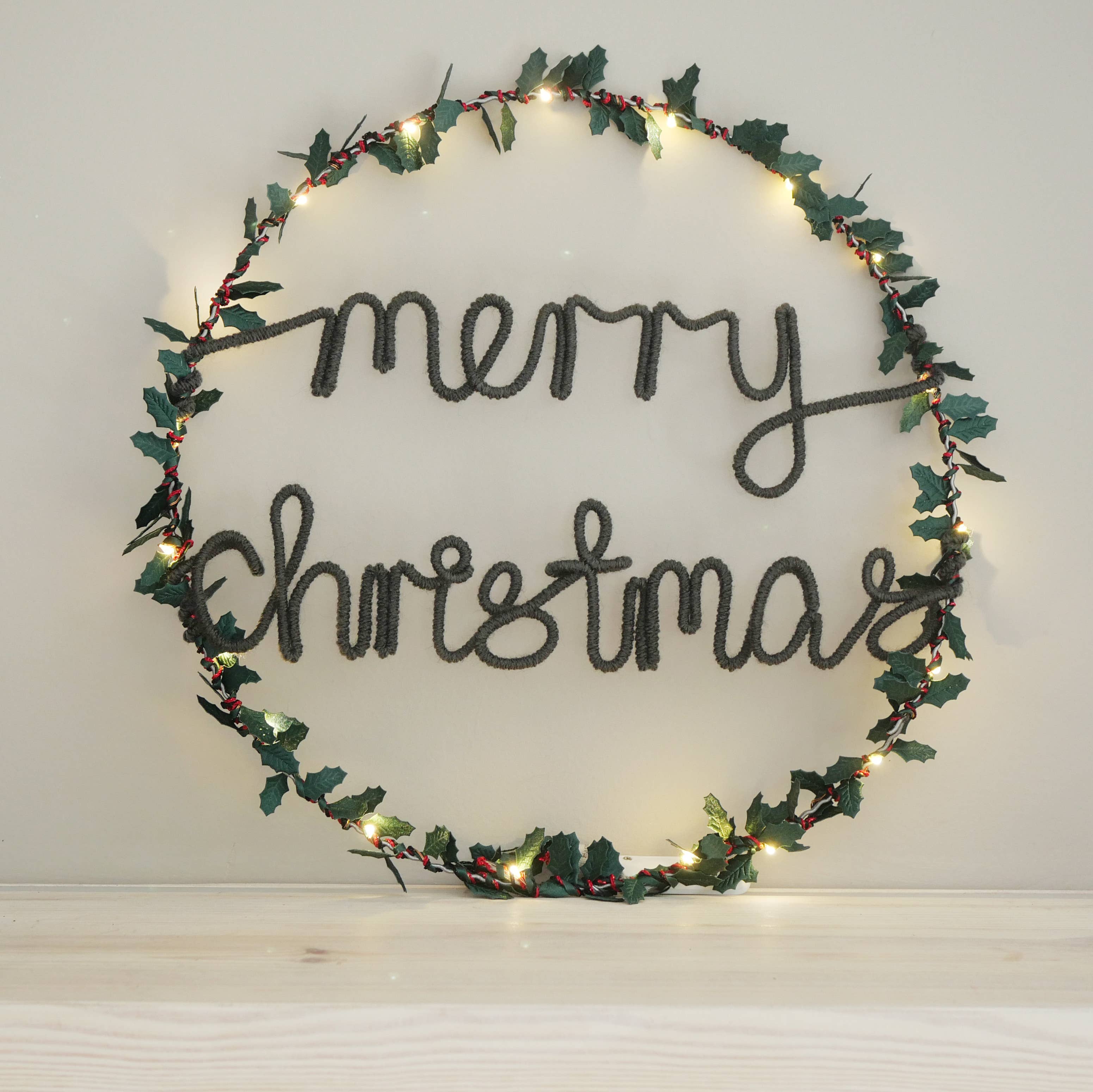 Melanie Porter - Wholesale Wreath - Merry Christmas Light Up Wreath - Christmas Decoration9