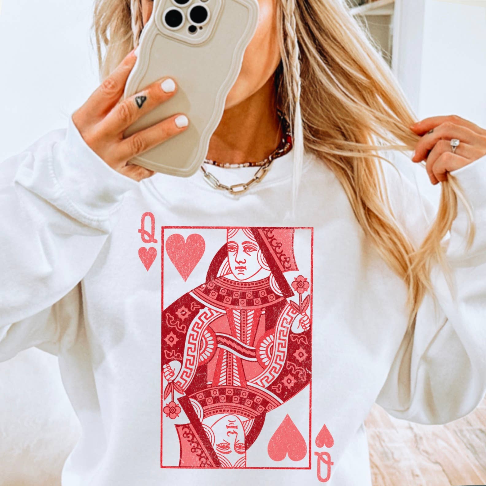 Shoppe SHC - Wholesale Graphic Sweatshirt - Women's - Queen Of Hearts Valentine Graphic Crewneck Sweatshirt0