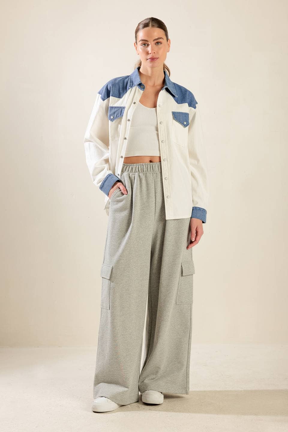 BRANCO DENIM AZUL Uma camisa de tecido maciço e jeans - FT1318 para venda a revendedores na Faire4