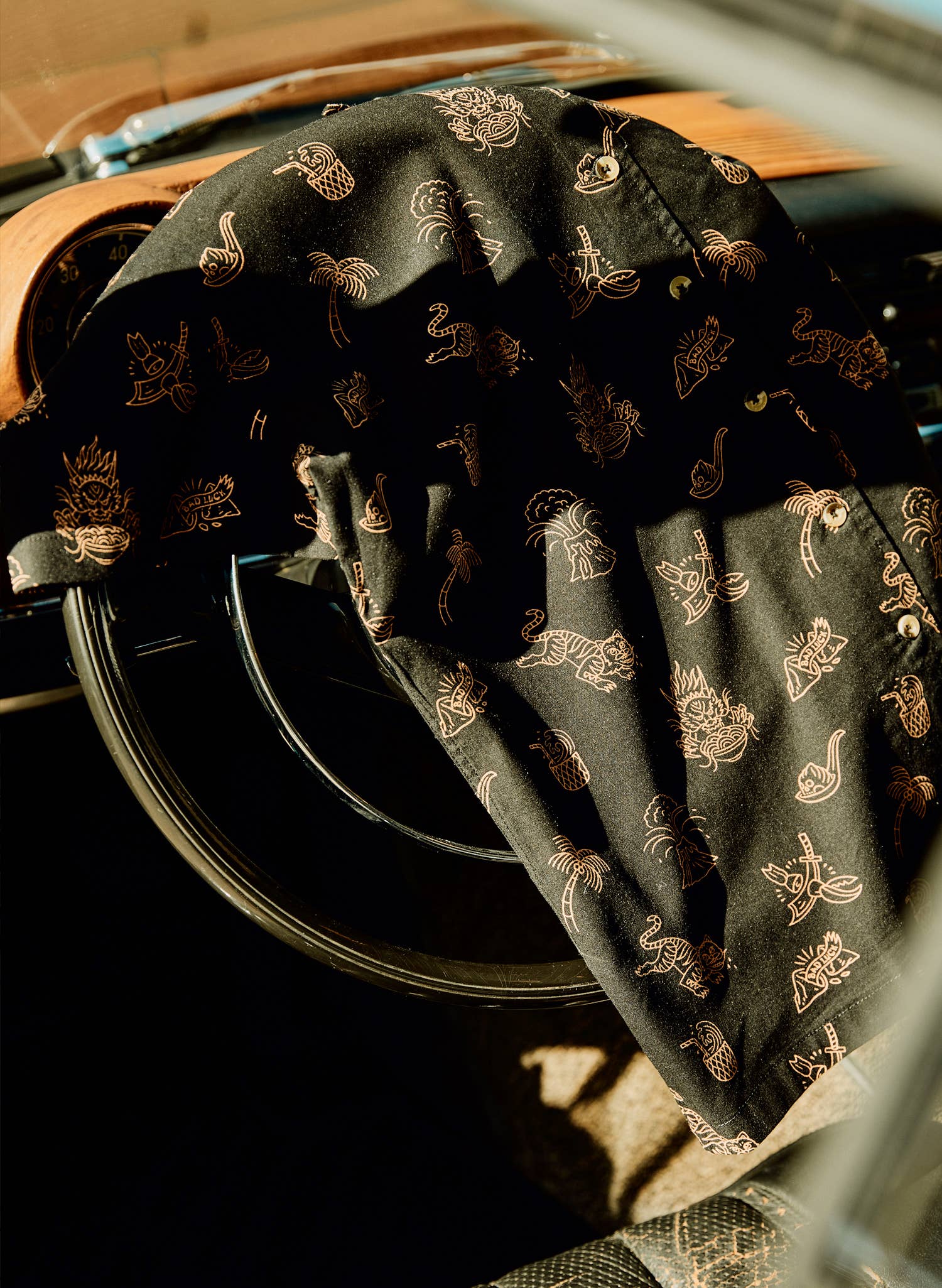 Pyknic – Engroshandel Skjorte med buttondown – unisex – Spicy Noods afslappet skjorte med knapper til mænd og kvinder2