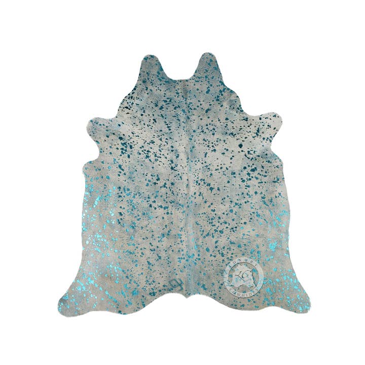 Tapis Devore en cuir de vachette blanc cassé avec turquoise métallisée pour la vente par Sunshine Cowhides