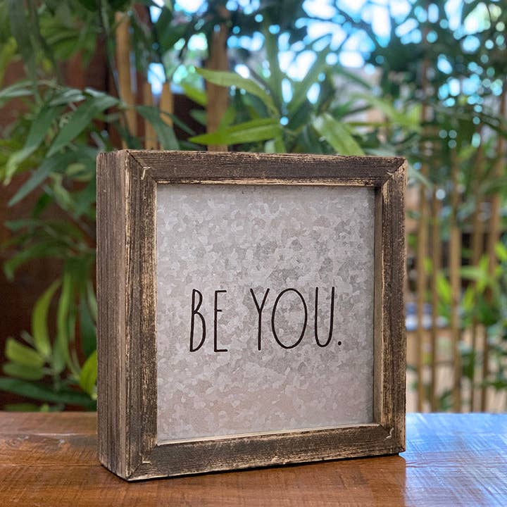 DesignStyles Home – Engroshandel Skilt til skrivebord/bordplade – Rae Dunn „Være dig“ Squared træ skrivebord tegn1