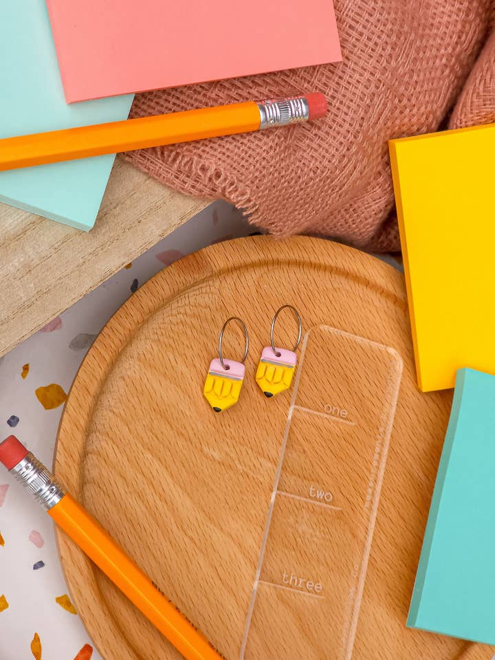 Petites Boucles Mini Crayon pour la vente par Ivy Lane Clay Co.