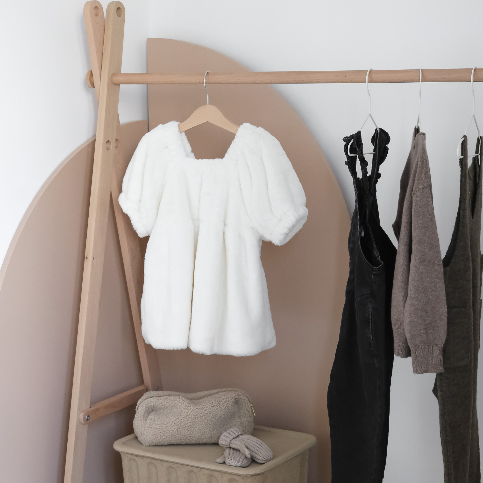 Curve Lab - Wholesale Clothes Hangers - Clothing Rail, Grow2