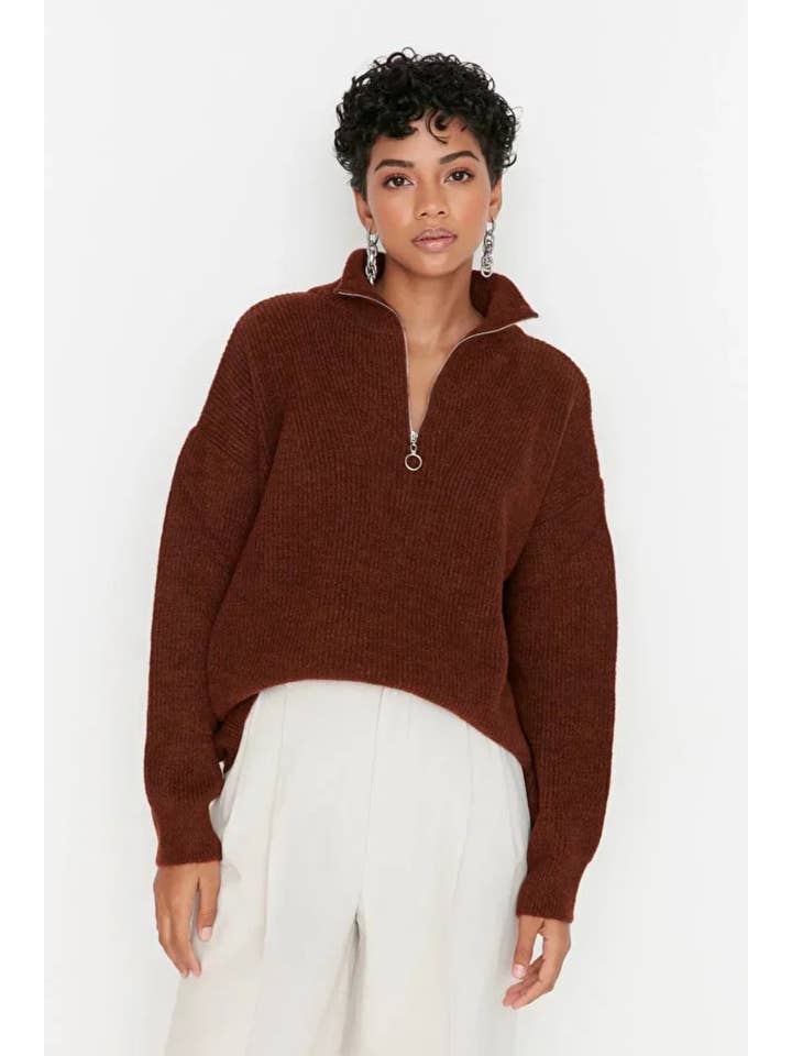 Hoxton Gal – wholesale Knitted jumper – Women′s – Soft-Textured Zip-Up Knit Sweater3