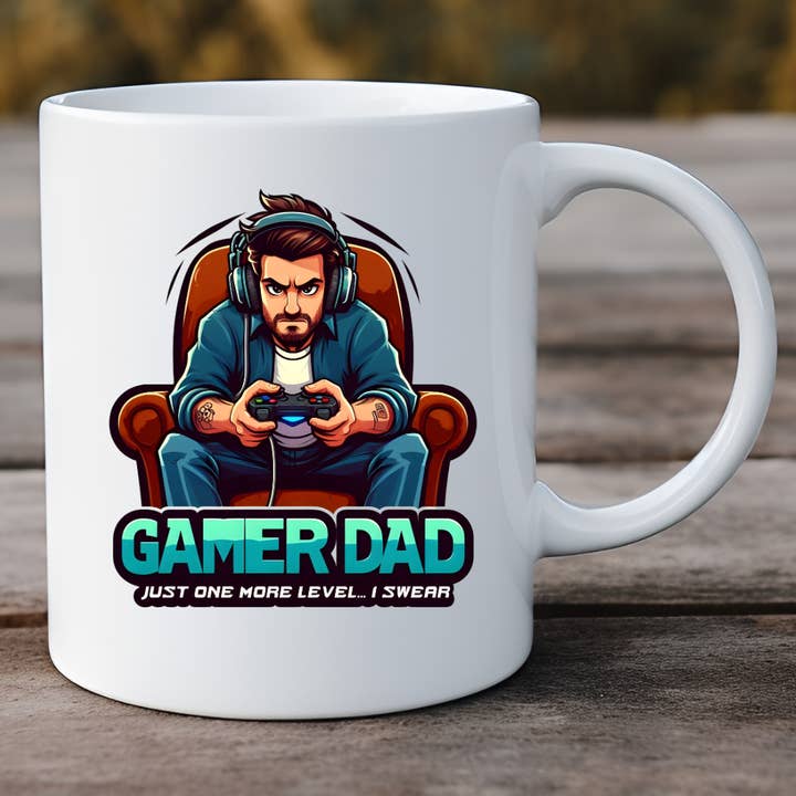 Papa Gamer Juste Un Niveau Ce Matin Je Jure Tasse Fête des Pères pour la vente par Hello Gorgeous Mugs
