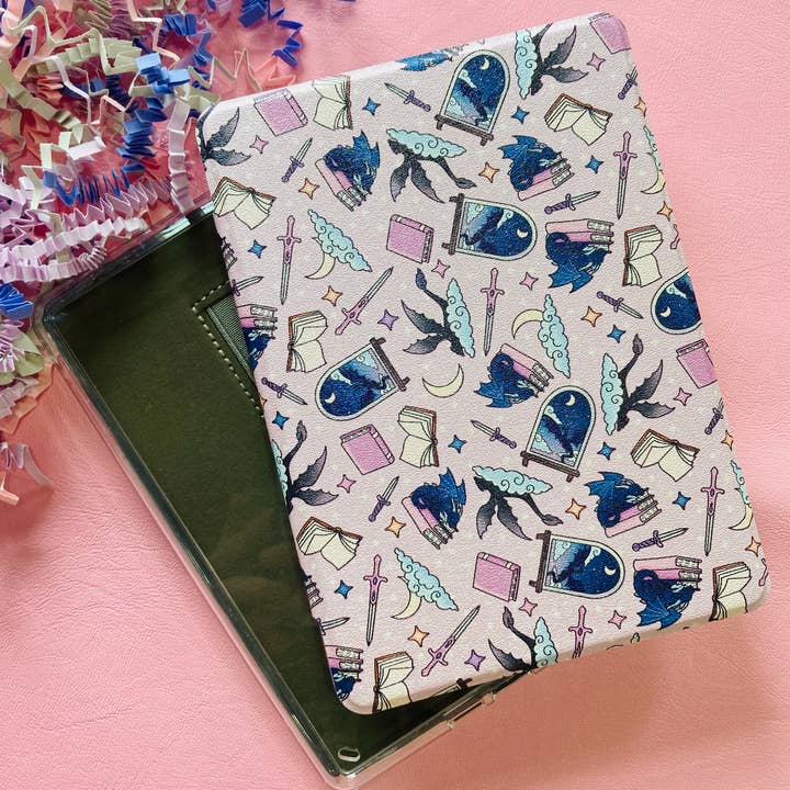 Étui Kindle Fantasy Dragons avec dos transparent pour la vente par Chapter & Ink