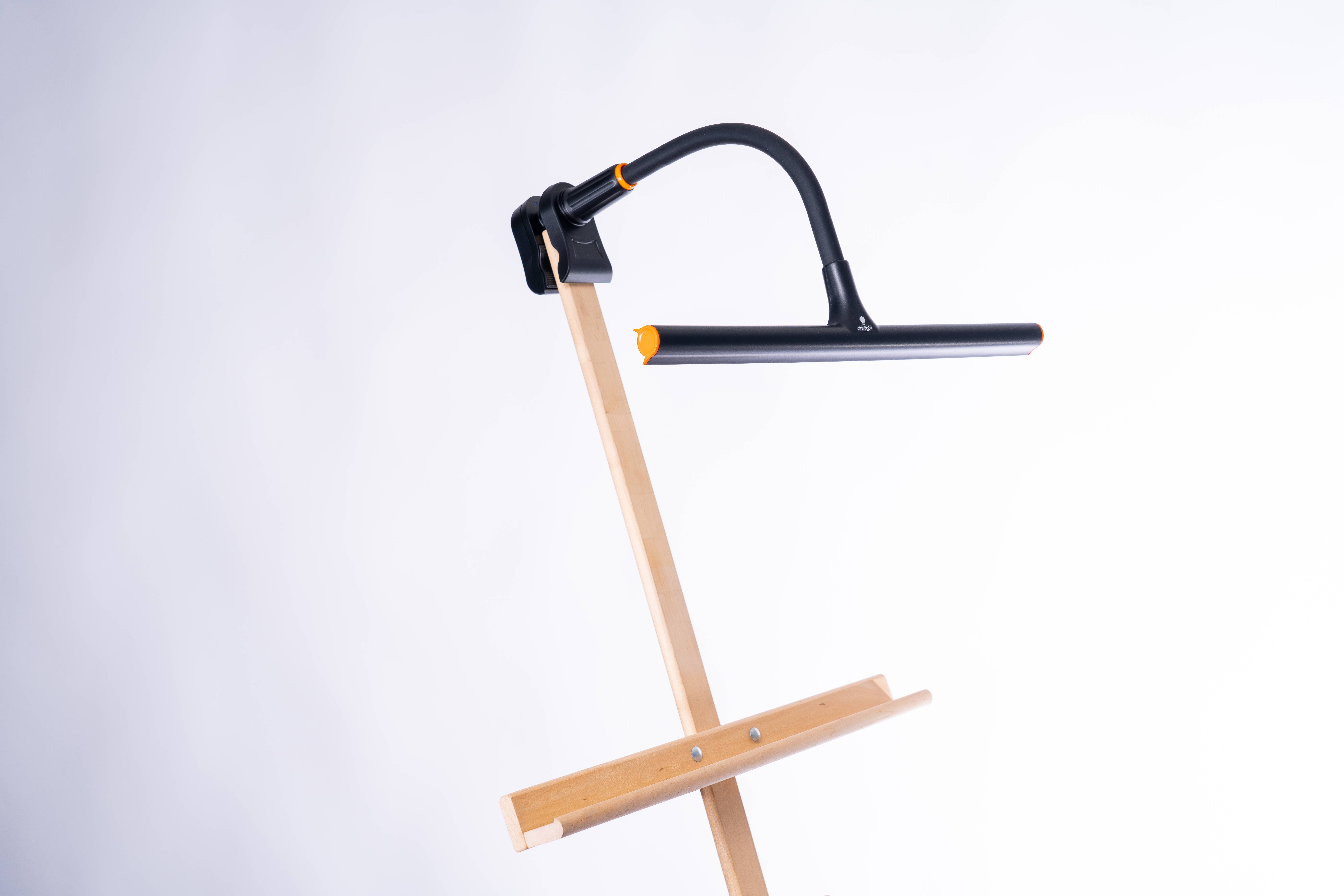 The Daylight Company Ltd – wholesale Craft tool – Easel Lamp Go - Portable light0