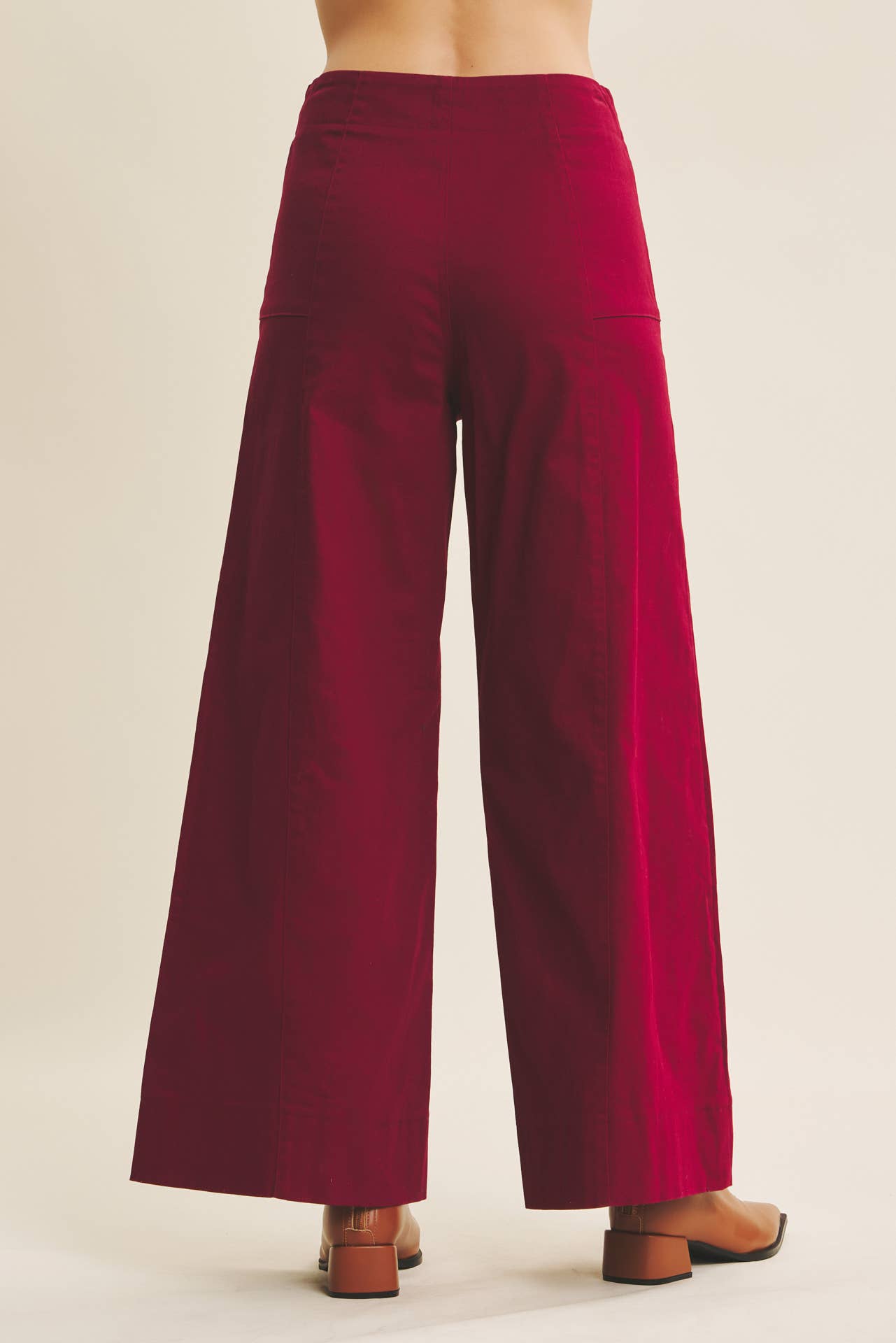 in february – Calças - Mulher por atacado – CALÇAS ESSENCIAIS DO DIA A DIA ELÁSTICAS DE PERNA LARGA E COMPRIMENTO ATÉ AO TORNOZELO30