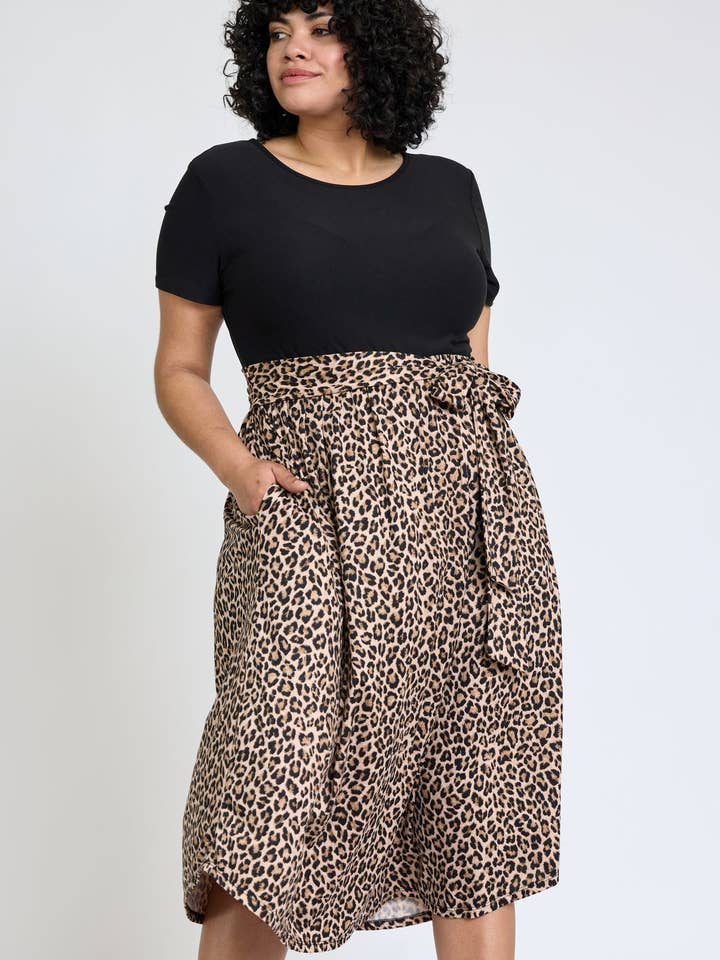 Abito longuette Plus a maniche corte con fusciacca per la vendita all'ingrosso da parte di EG fashion