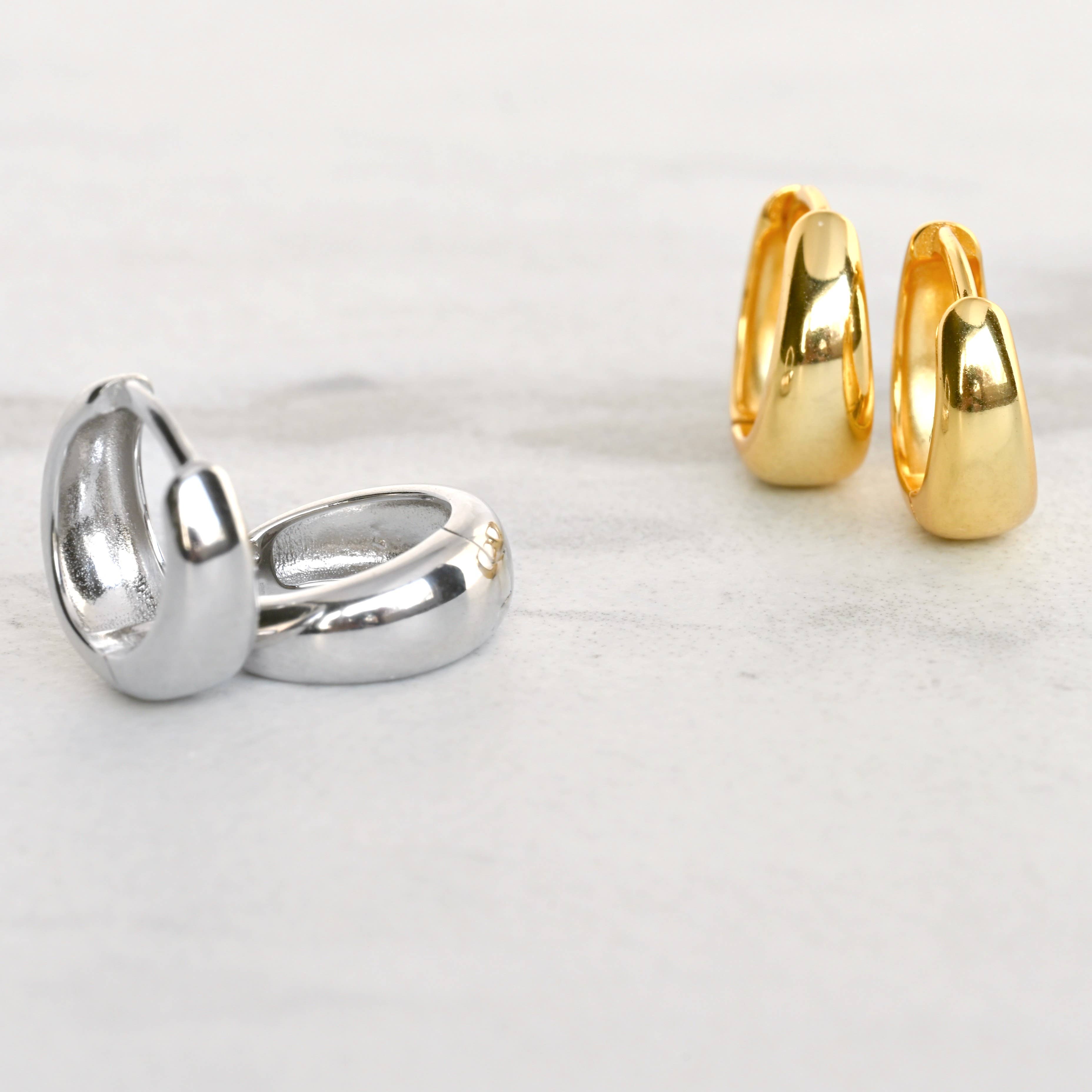 Blueyejewelry - Vendita all'ingrosso Orecchini a cerchietto - Cerchi spessi piccoli - Orecchini huggie in argento sterling e vermeil oro 18k7