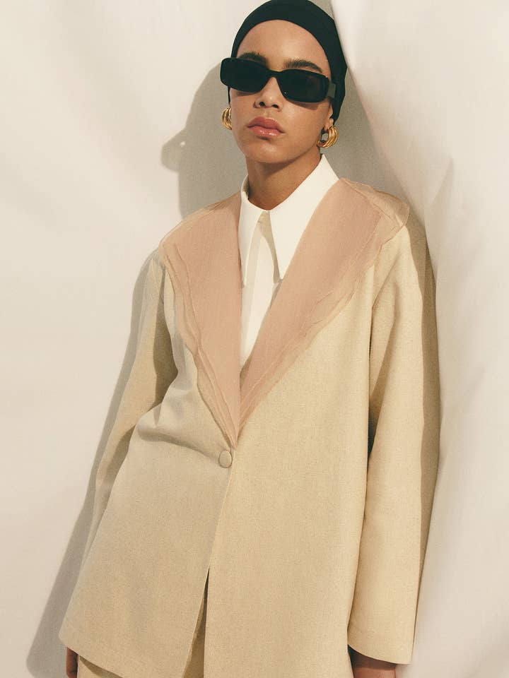 LEINENJACKE MIT ORGANZAKRAGEN für den Großhandel von Touché Privé EU