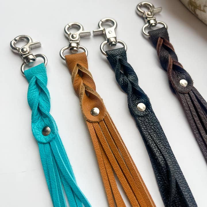 Boho Ranch Shop – wholesale Keychain – Women's – Western Leather Skinny Fringe Keychain - Tassel Keychain4