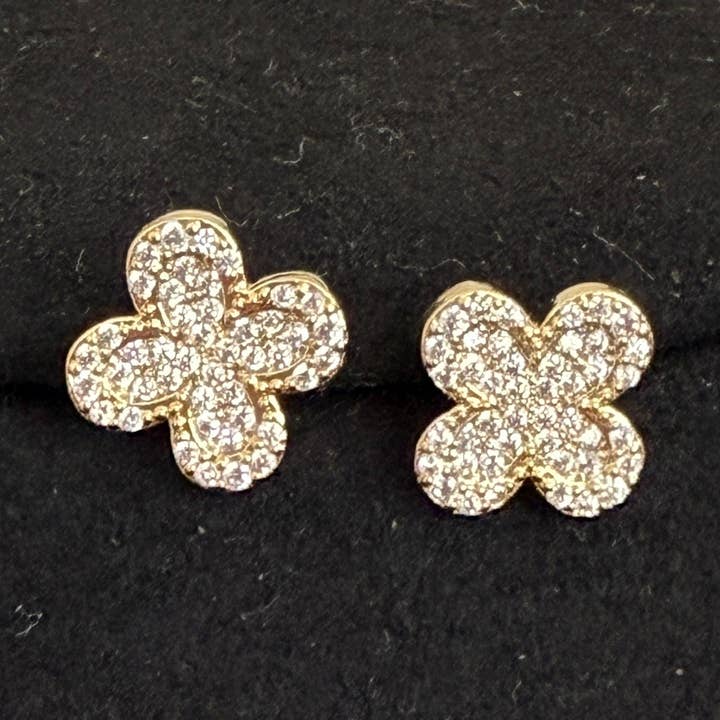 Clous d'oreilles en grappe florale pour la vente par Vinnis Jewelry