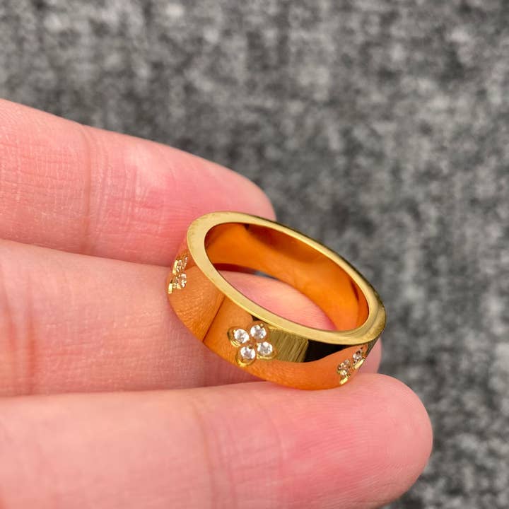 Mio Queena - Wholesale Multi-Stone Ring - Cubic Zirconia Clover 18K Gold Plated S.Steel Ring - FGS