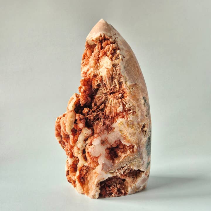 Rosa Ametyst Freeform 2950 gram – XL Druzy Statement Stykke med Dybrose Lommer for engroshandel hos Moonlight Gemstones