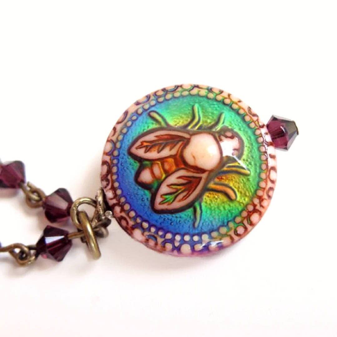 The green antique trunk - Wholesale Pendant/Charm Necklace - Beatrice - Mood Bead Bee Necklace - Bee Jewelry - Bee Pendan1