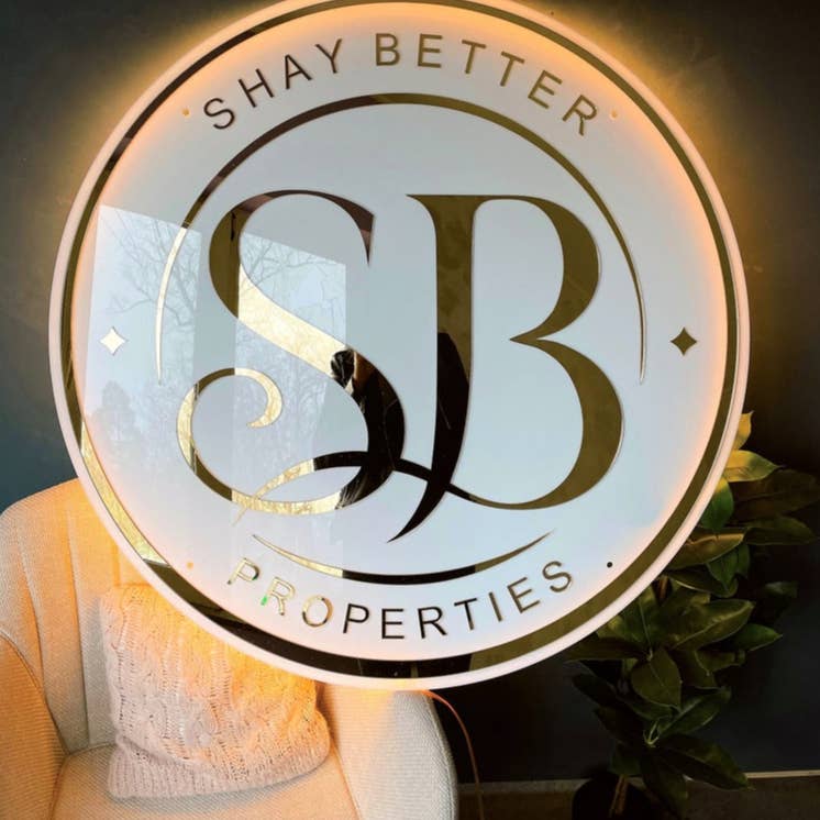 Glow Neon - Vente Enseignes néon - Panneau de qualité personnalisé avec néons, store business deco15