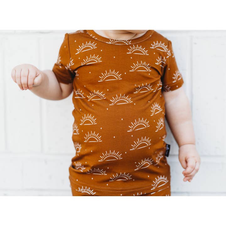 millie + roo LLC - Vente Haut et bas de pyjama – enfant - ENSEMBLES 2 PIÈCES À MANCHES COURTES EN BAMBOU - Sunny Days10