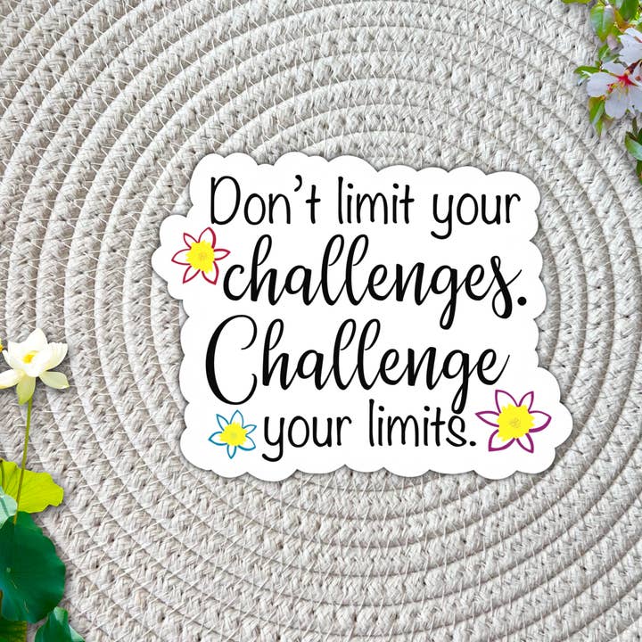 Beperk je uitdagingen niet Motivational Quote Vinylsticker voor wholesale door AMA Printables