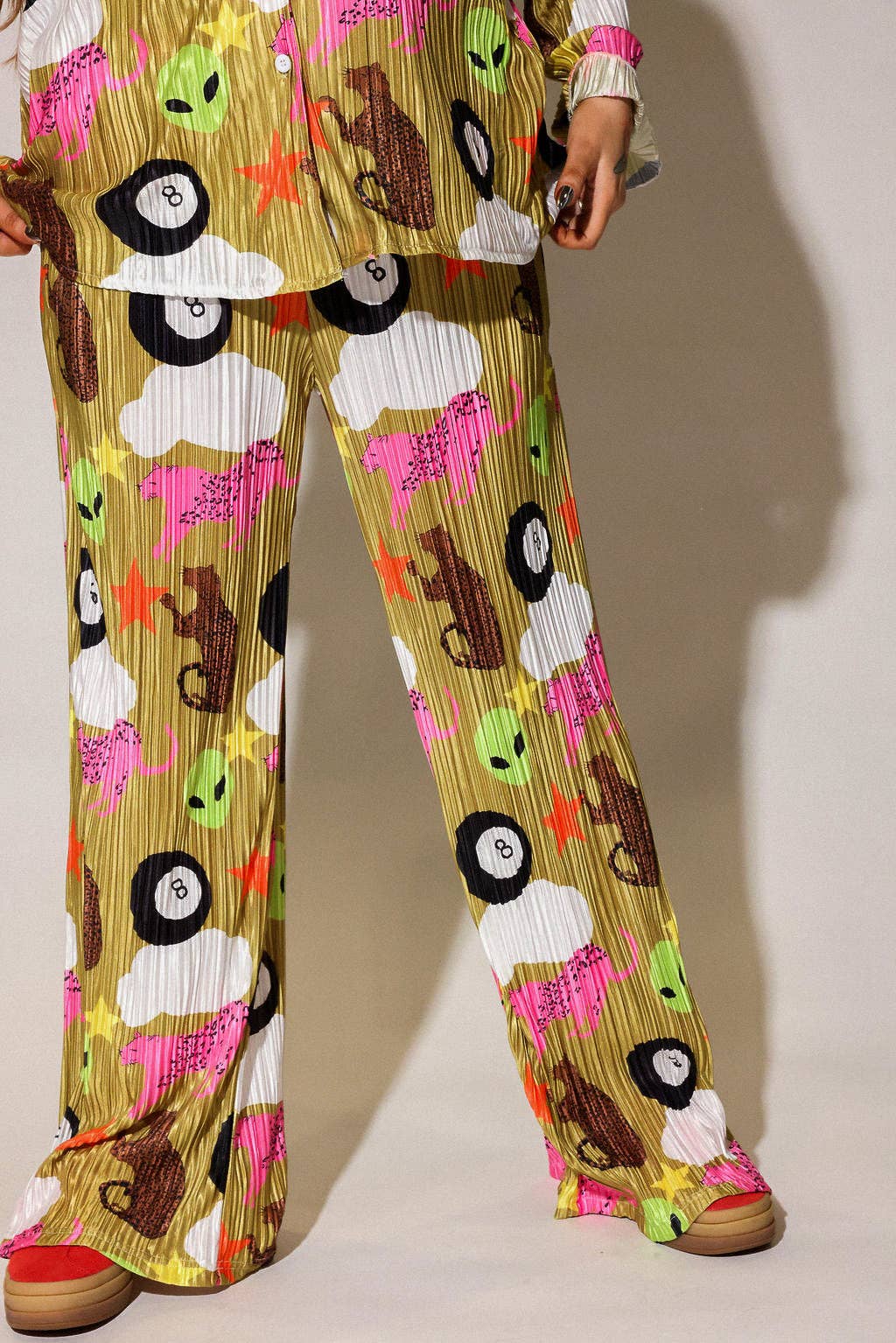 Burnt Toast – Engroshandel Bukser - Dame – Vi kommer i fred Alien Plissé sæt **PÅ LAGER IGEN**6