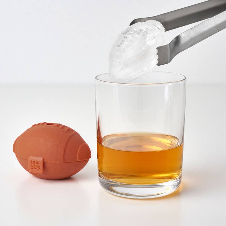 TRUE - Vente Bacs/moules à glaçons - Moule à glaçons en silicone TrueZoo 3,25 pouces en forme de ballon de football2