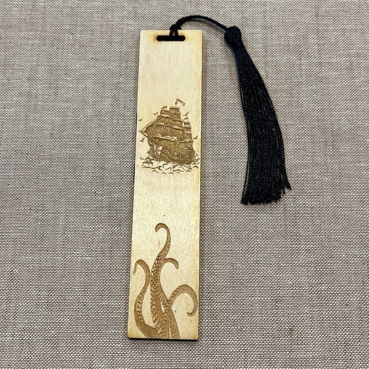 Marque-page en bois fait main - Kraken pour la vente par Carve Studio LLC