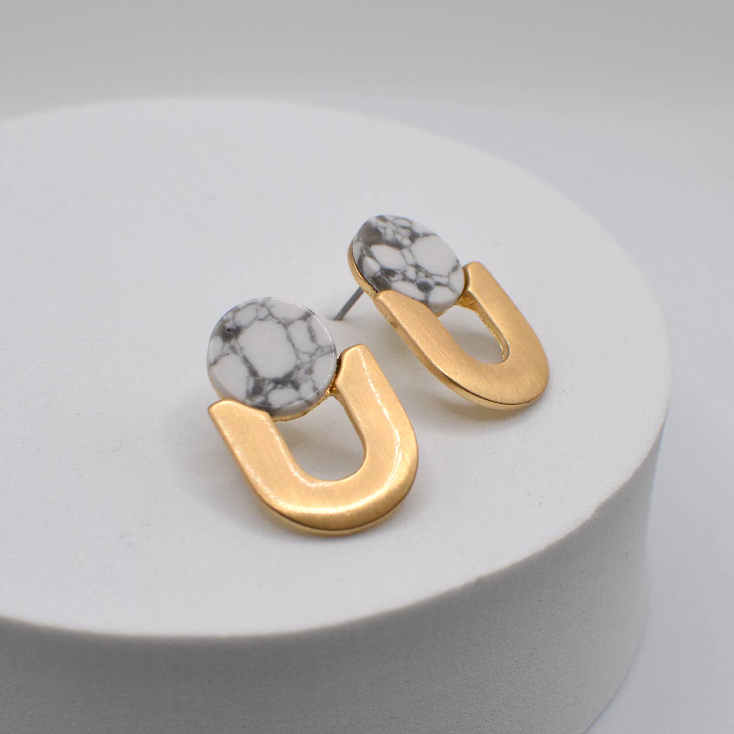 StarryNYC - Wholesale Stud/Post Earrings - Boho Abalone Button Round U Shape Worn Plating Post Earrings3