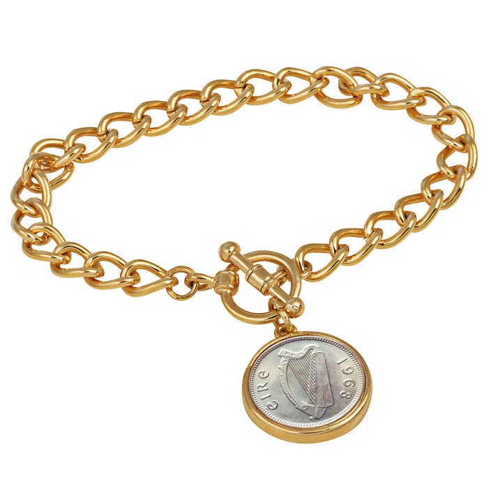 Bracelet à bascule doré avec pièce de trois pence irlandaise pour la vente par American Coin Treasures