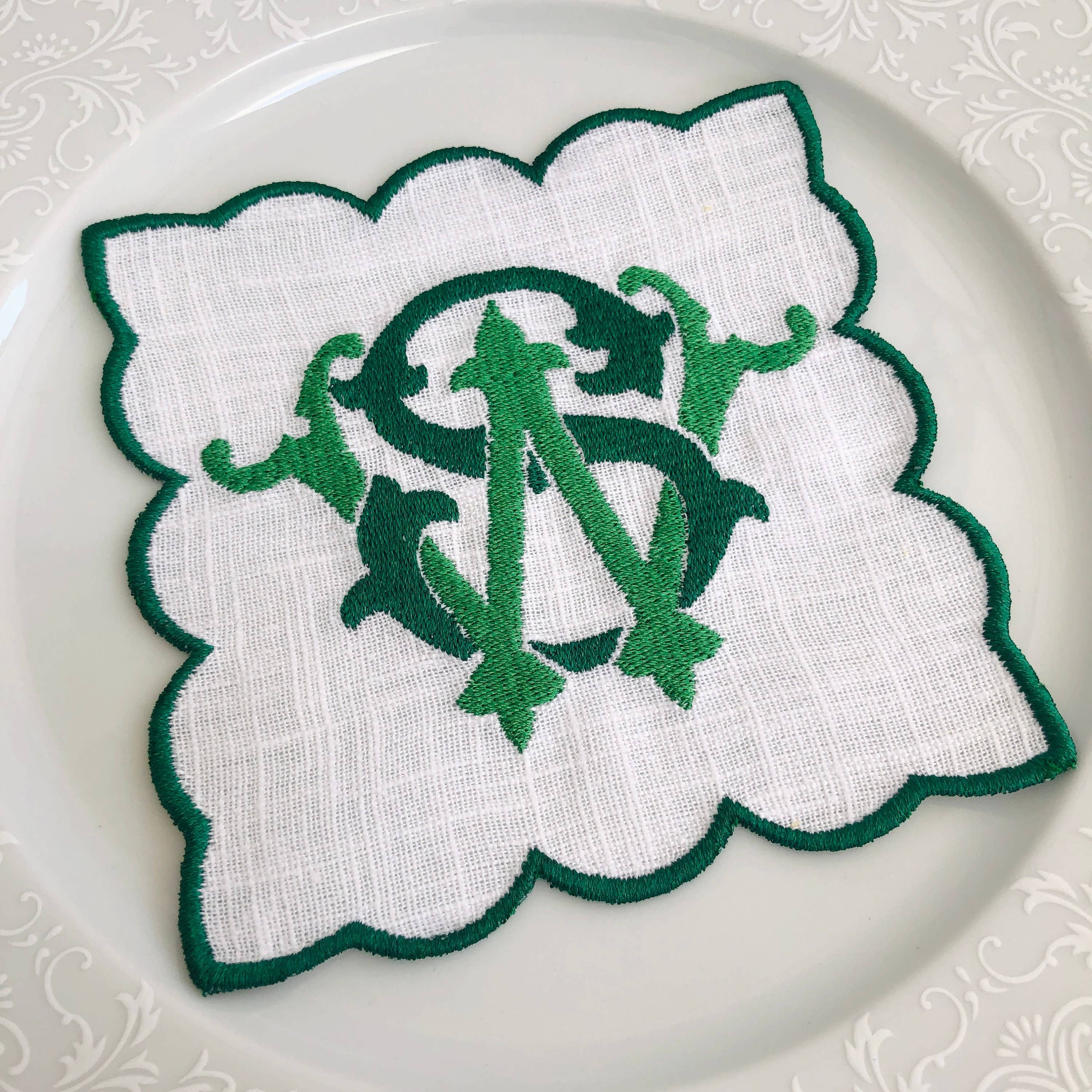 Belle Linen - Vendita all'ingrosso Tovaglioli da tavola in stoffa - Set da 4 tovaglioli cocktail in lino con monogramma di 2 lettere e bordo a scallop2