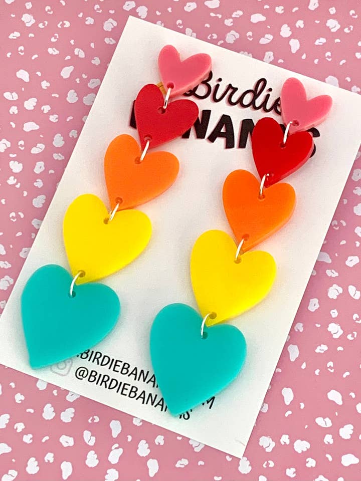 Orecchini a cuore arcobaleno per la vendita all'ingrosso da parte di Birdie Bananas
