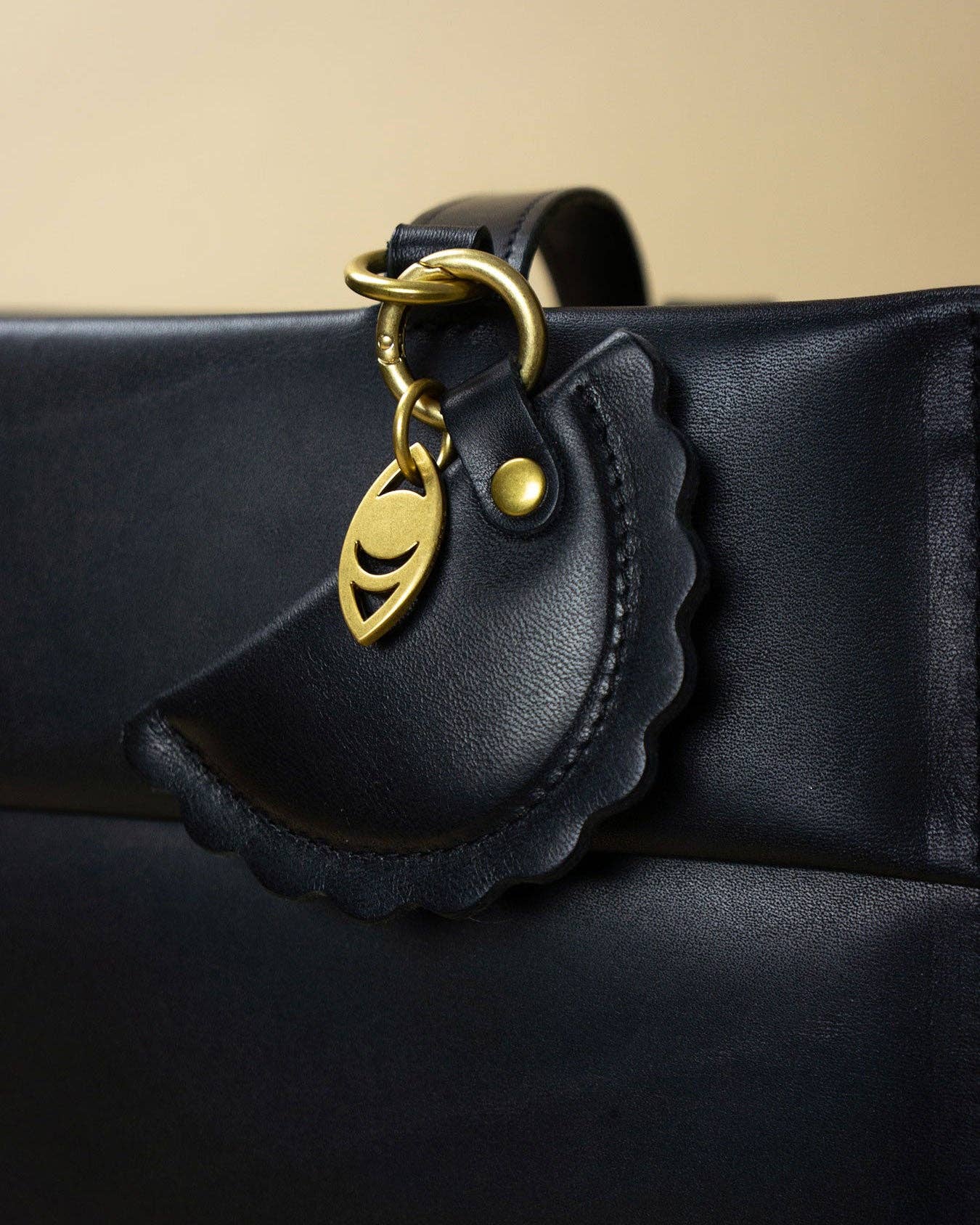 simétrie - Wholesale Keychain - Women's - ravjul bag charm / black rock3