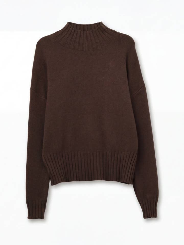 Maglione marrone in maglia morbida con polsini e collo a coste per la vendita all'ingrosso da parte di Q2—All Orders:Free Duties for the US,UK,and Canada