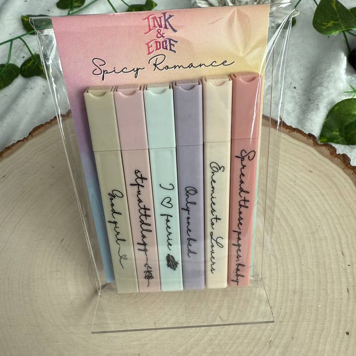 Surligneurs Littéraires Épicés de Romance pour la vente par Custom Sprayed Edges