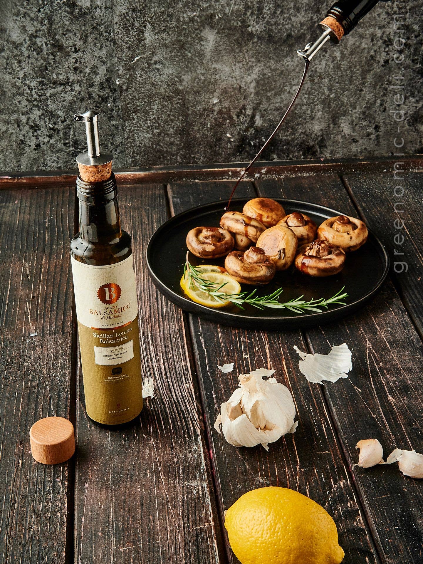 Greenomic Delicatessen - Wholesale Vinegar - POMEGRANATE BALSAMIC VINEGAR WITH SPOUT2