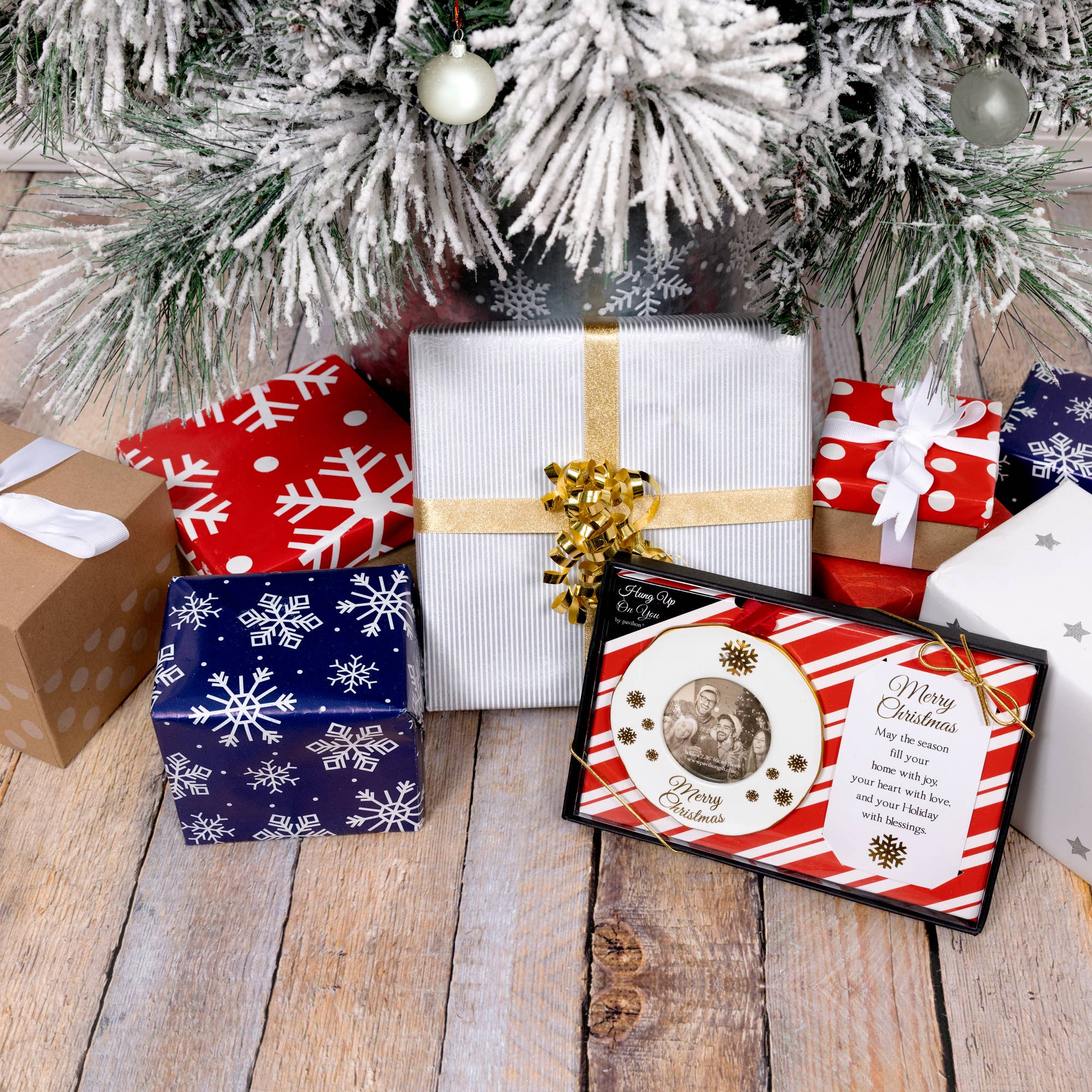 Pavilion - Wholesale Picture Frame - Merry Christmas - 4" Photo Frame Ornament
3